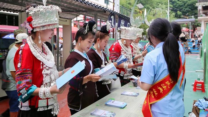 2024年貴州省“民法典進賽事”“村BA”專場直播活動。貴州省司法廳供圖