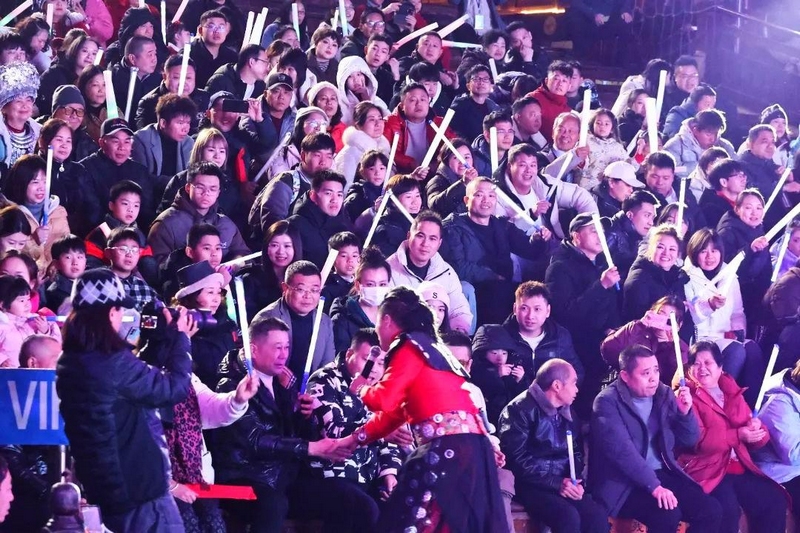 爆場的西江苗寨：“蝶·苗韻”演唱會。黃慶松攝