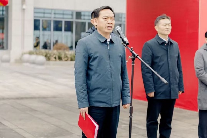 貴州省人力資源社會保障廳黨組書記鄭國寧出席歡送儀式并講話。