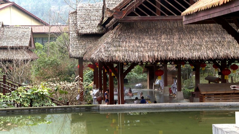 修文縣“金湯溫泉”泡“頭湯深受游客青睞。