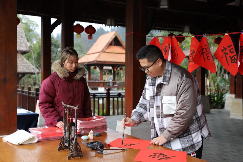 修文縣“金湯溫泉”泡“頭湯深受游客青睞。