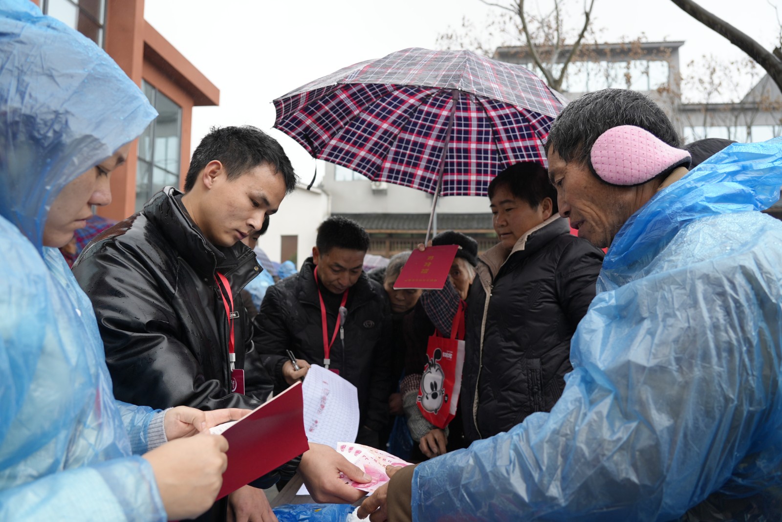 圖為村集體經濟分紅現場。