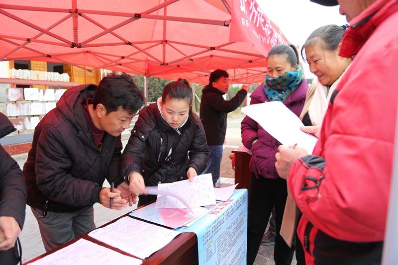 求職者現場咨詢和了解 (1).JPG