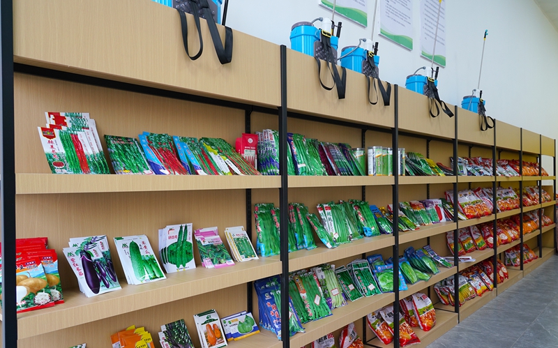 分區擺放的農資。代勝強  攝.jpg