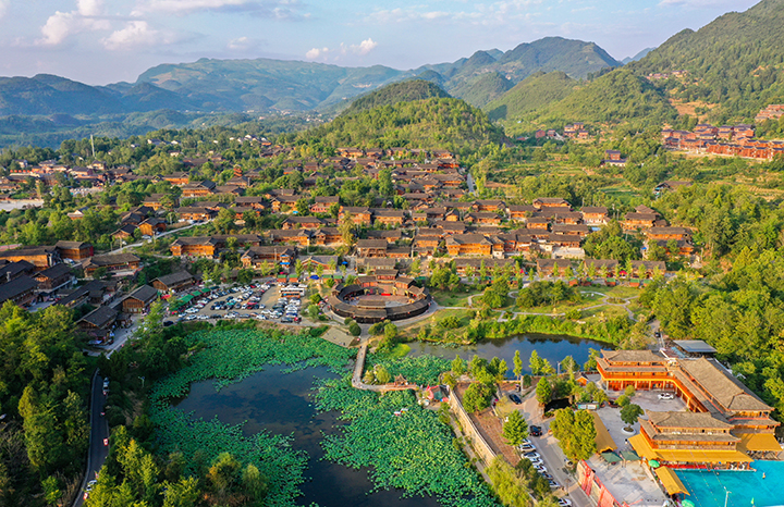 2 圖為務川自治縣龍潭古寨(無人機照片)。徐飛 攝