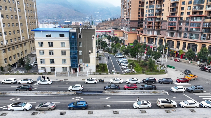 赫章縣婦幼保健院路段。陳春志 攝.jpg