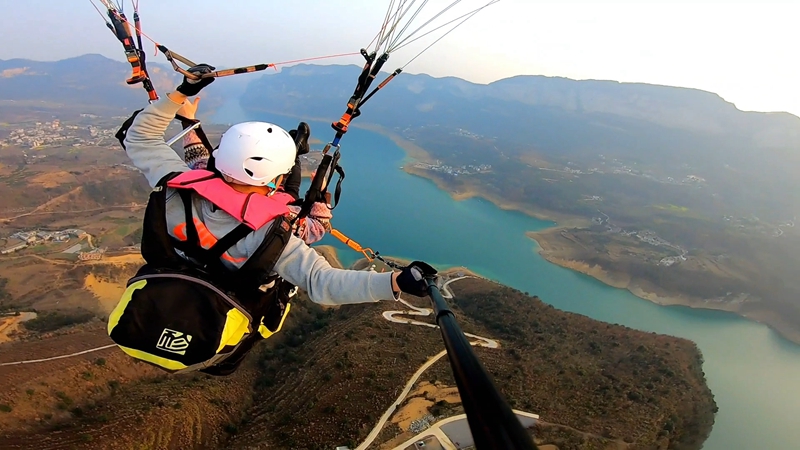 9百米高空滑翔傘。新店鎮提供