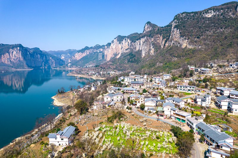 烏江上游貴州省畢節市黔西市境內的六沖河段春景（無人機照片）。