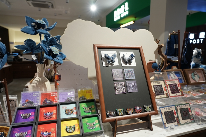琳瑯滿目的文創產品。