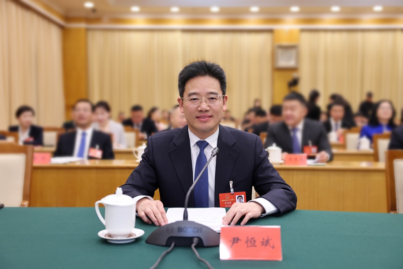 全國人大代表、貴州省安順市市長尹恒斌。安順市委宣傳部供圖