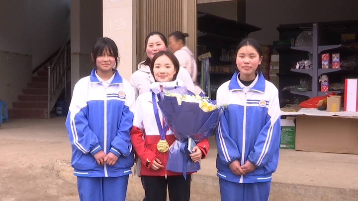 亞冬會冠軍文穎載譽返鄉。