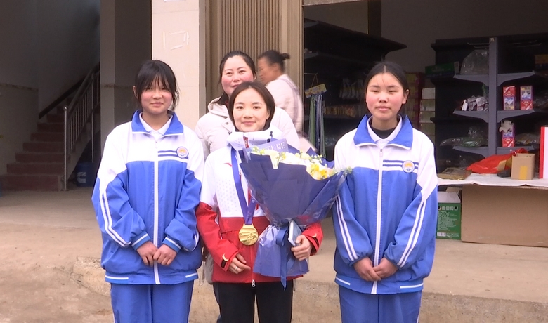 亞冬會冠軍文穎載譽返鄉