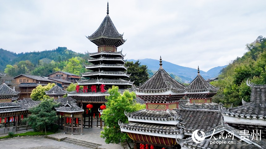 航拍肇興侗寨寨門。人民網記者 涂敏攝