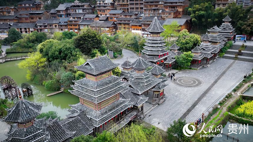 航拍肇興侗寨寨門。人民網記者 涂敏攝