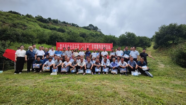 組織干部到黎平縣中潮鎮開展“人才日”系列活動.jpg
