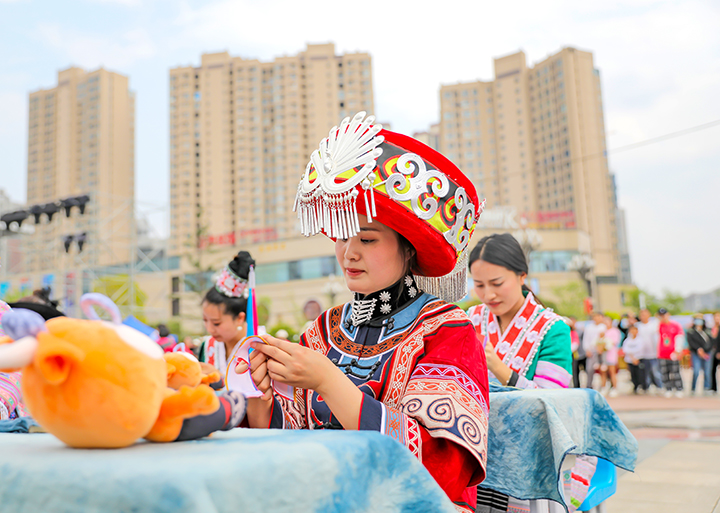 3黔西市繡福牛照片。陳穎攝