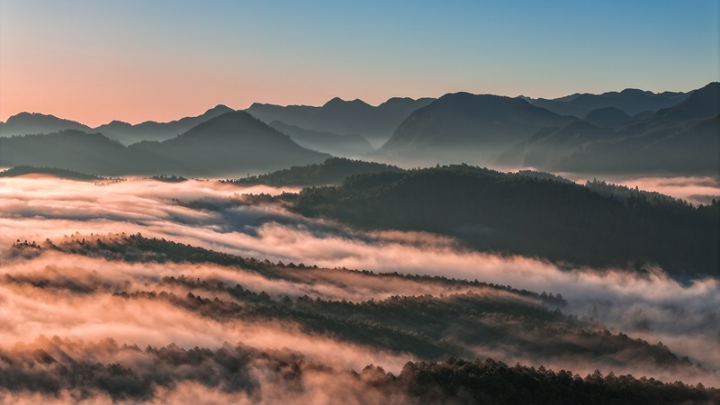 《赫章云?！?。張榮升攝