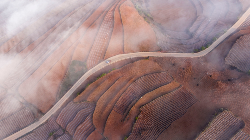 《云霧繚繞的大地》。李興龍攝