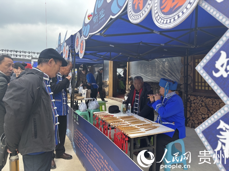 活動現場設置了非遺展示區域。人民網記者 高華攝