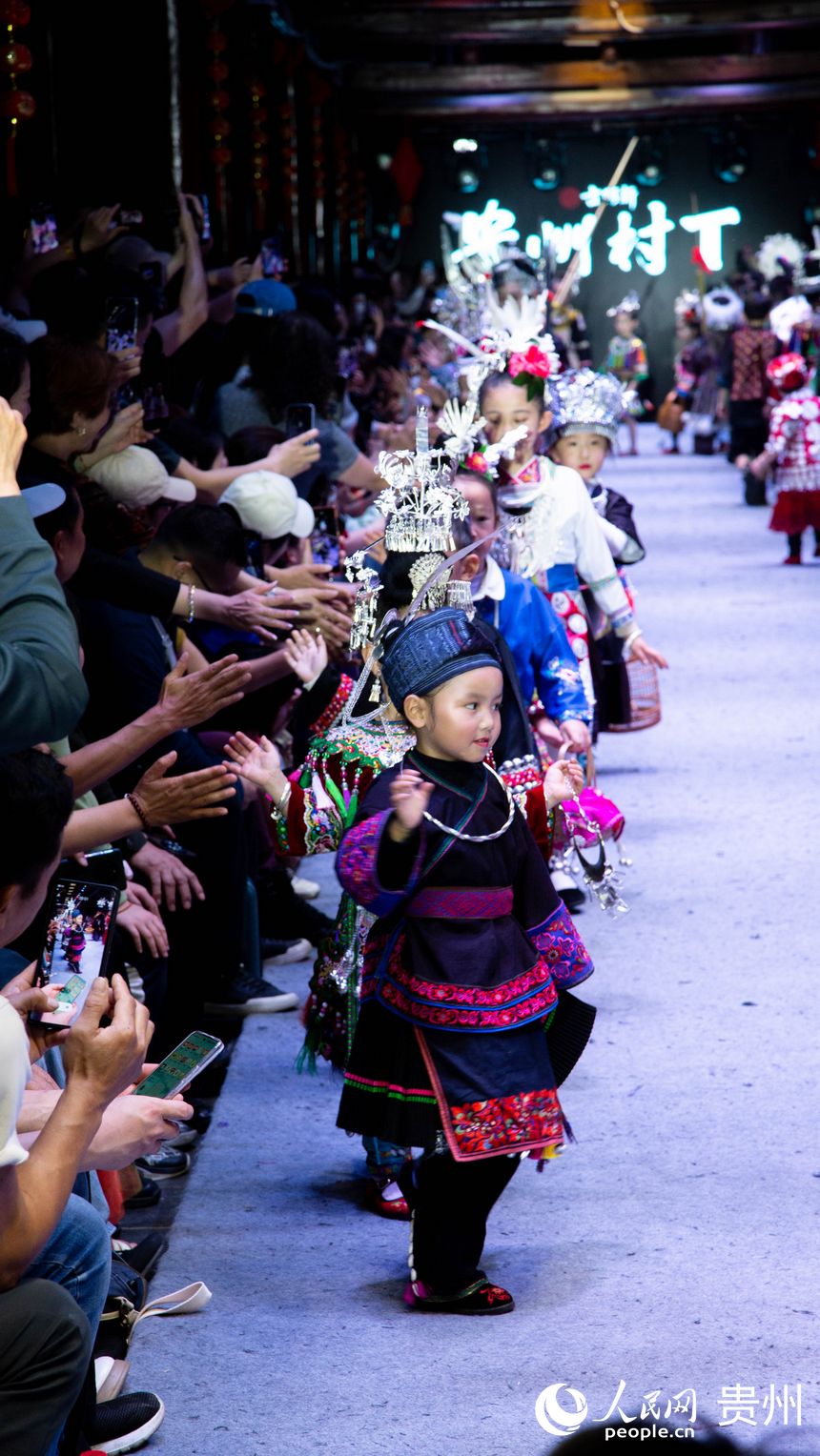 “村T”表演現場。人民網 黃小桃攝