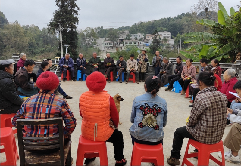 織金縣大平鄉前豐村黨支部召開村民議事會議。
