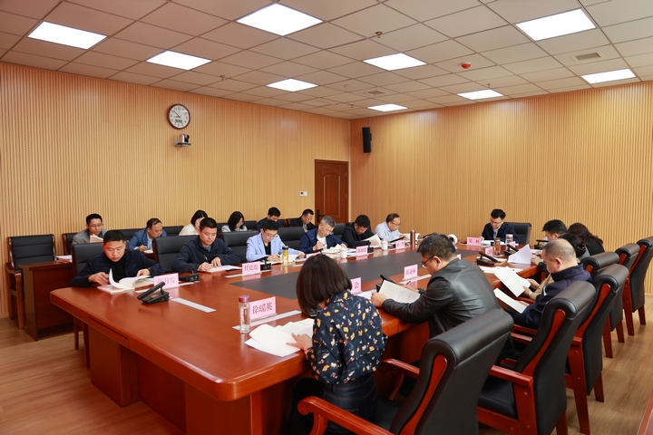 學習教育讀書班開班式現場。