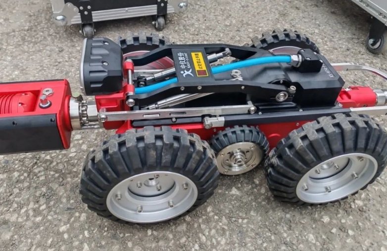 管道探測機器人。陳忠校攝