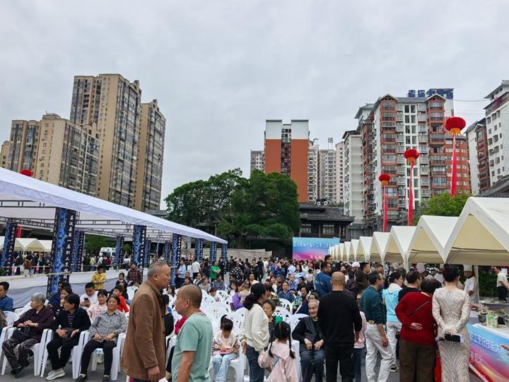 圖為大賽現場市民游客滿滿。