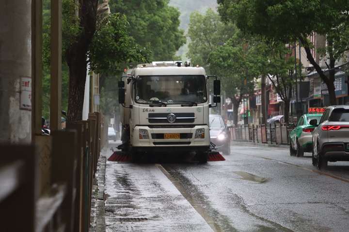 路面沖洗。