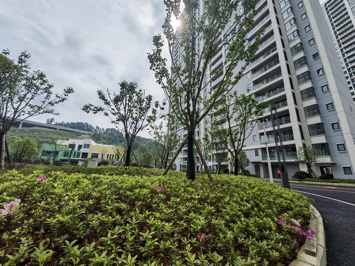 2 圖為棚戶區城中村改造安置房一角。.jpg