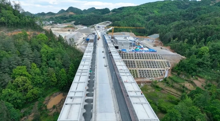 貴州盤州:盤興鐵路保田站站臺已完成80% (1).jpg