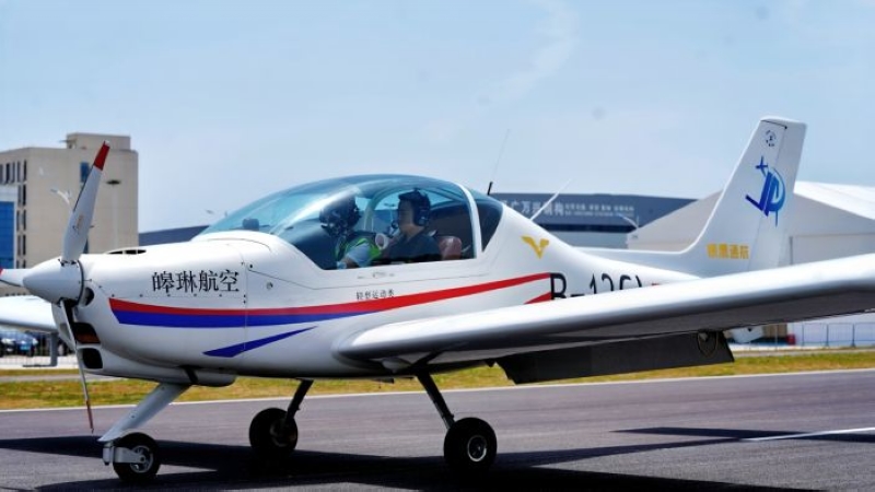 貴州省首個低空飛行服務基地迎來首批游客。