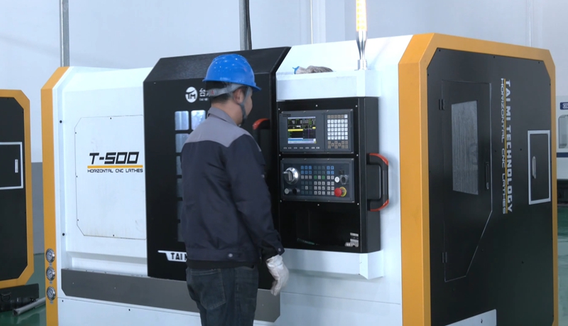 技術員操作中。