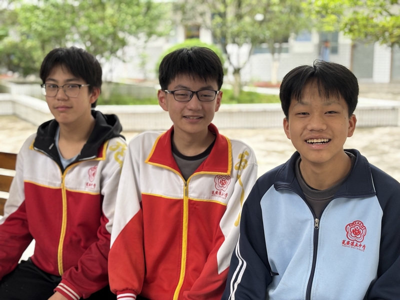 陳璟天（左一）方證淇（中）羅順洋（右一）合照。李嶠橦攝