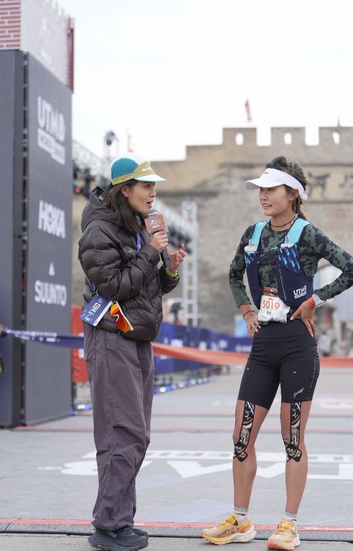 張廷獲得冠軍后，接受媒體采訪 受訪者供圖.jpg