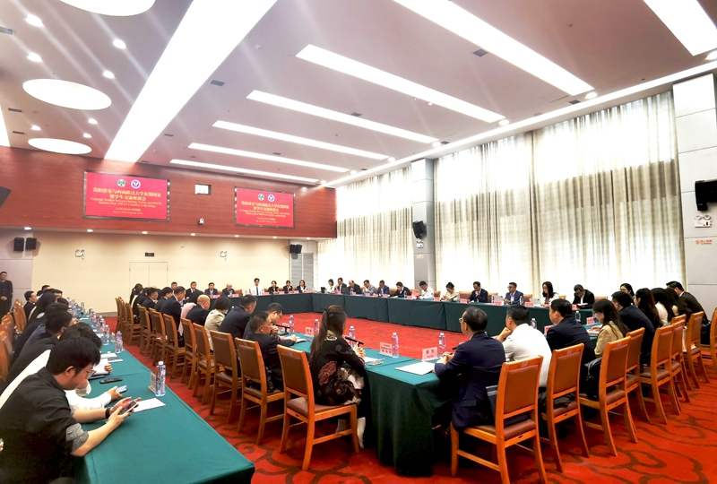 座談會現場。人民網記者 王秀芳攝