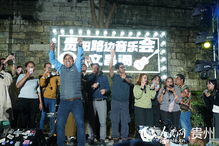 路邊音樂會。陽茜攝