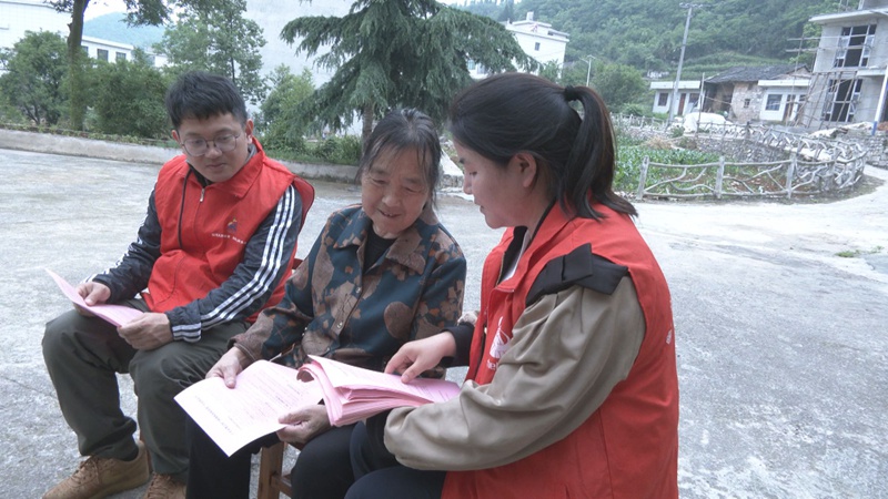 駐村干部收集村民意見現場。
