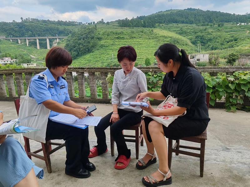 堡子村法治宣傳隊開展防溺水宣傳。