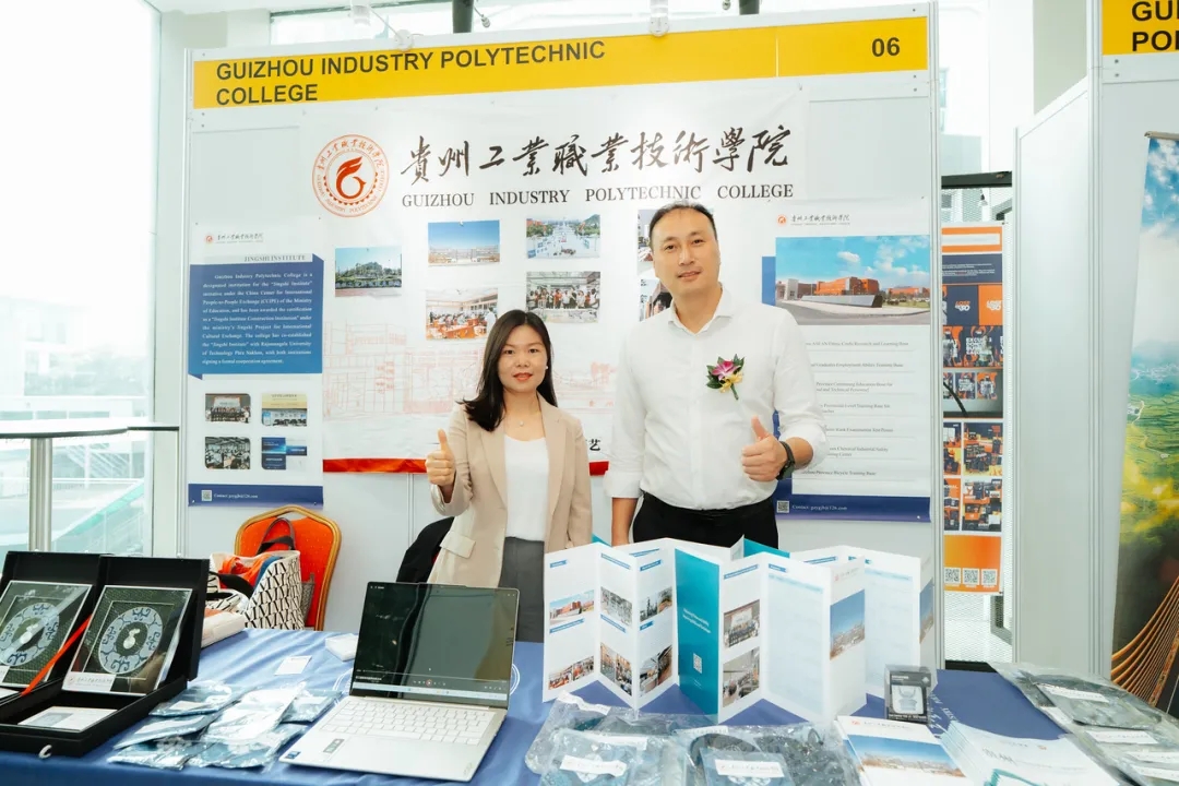 學院展臺。