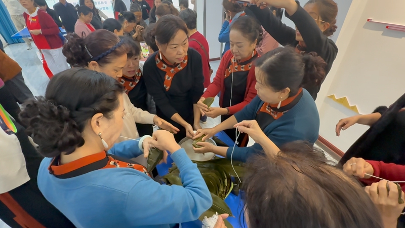 包粽子比賽。