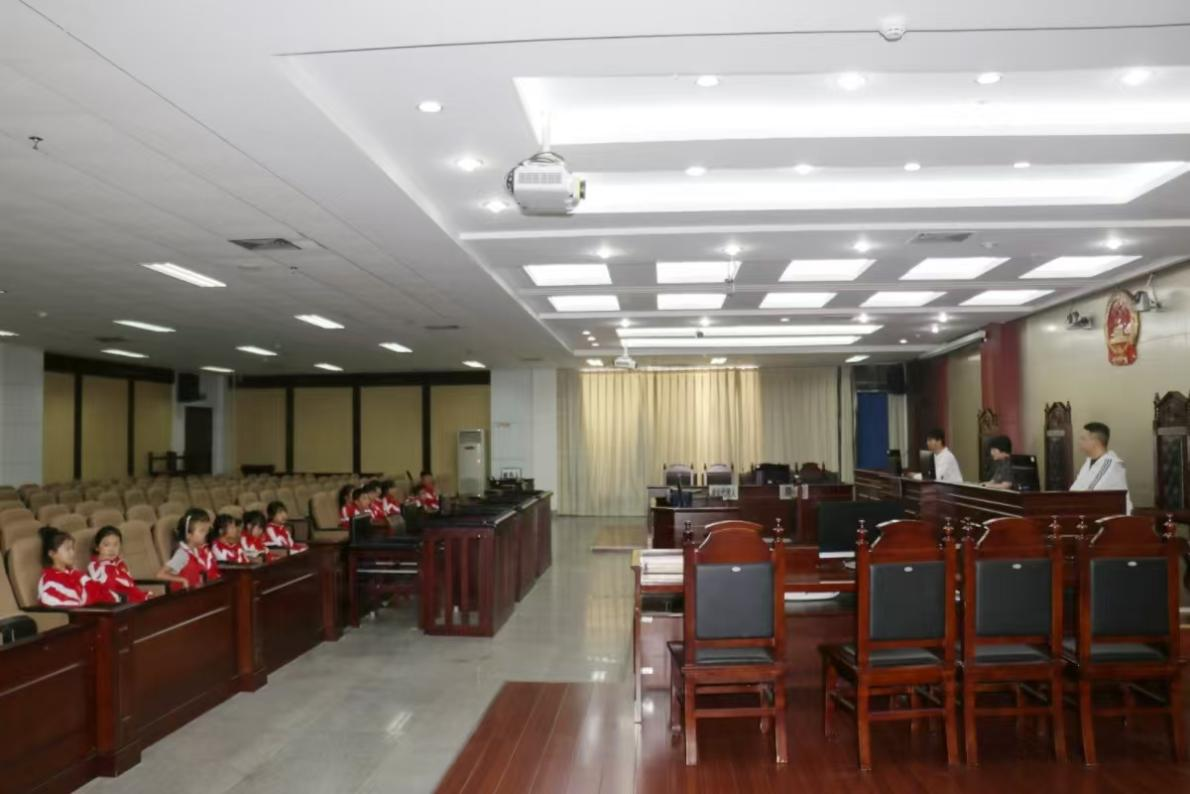 “青春與法同行”法治實踐活動現場。