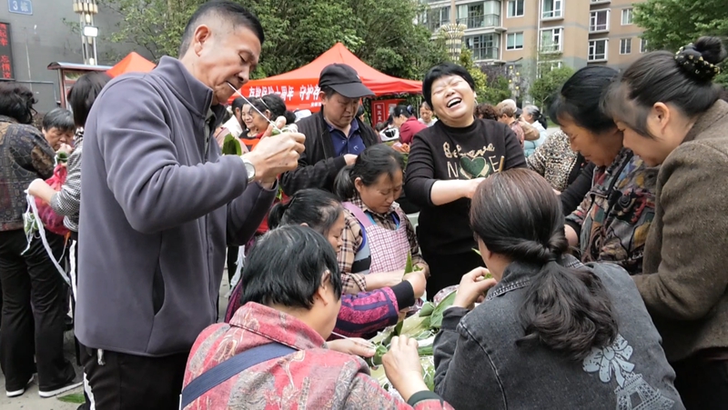 包粽子比賽。