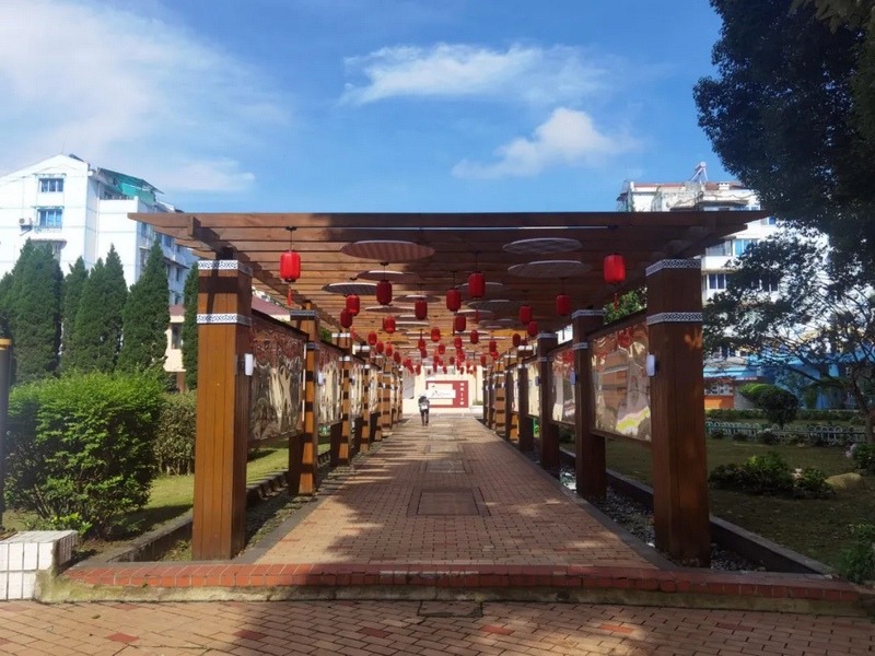 中天花園小區文化長廊。