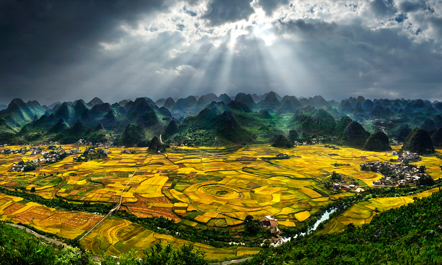 興義萬峰林。蔣霆攝