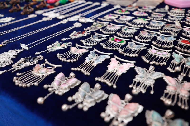 精美首飾。