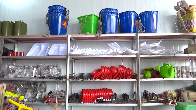 金沙縣柳塘鎮雙興村農資經營部各類農具、種子、肥料一應俱全。