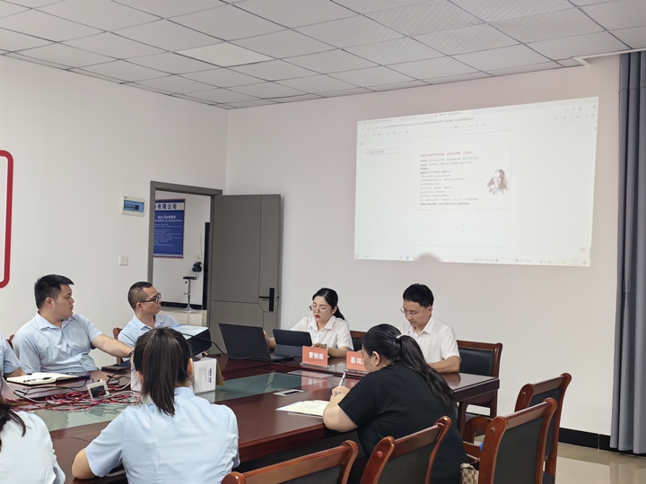 “圖為：法治體檢”服務團走進石阡吉豪物業服務有限公司開展法治體檢 (2).jpg