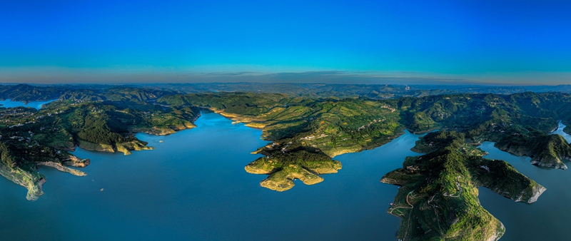 支嘎阿魯湖風光。