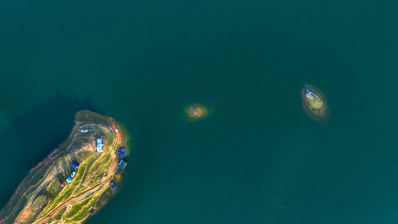 支嘎阿魯湖風光。